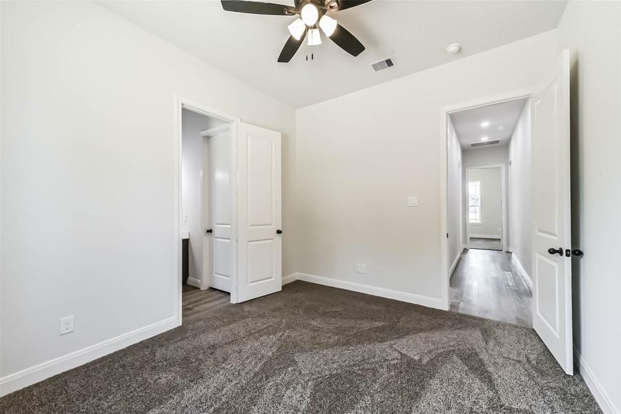 Spacious, unfurnished interior of a new home in , Baytown (Image 36).