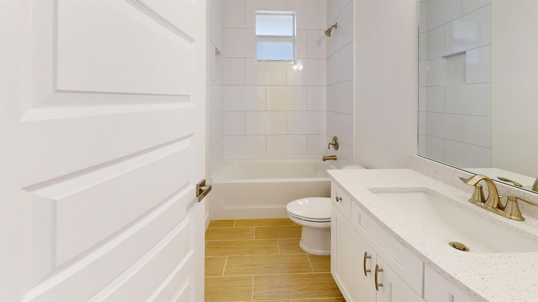 8050-97th-Ct-Vero-Beach-FL-32967-Bathroo 8050-97th-Ct-Vero-Beach-FL-32967-Bathroo