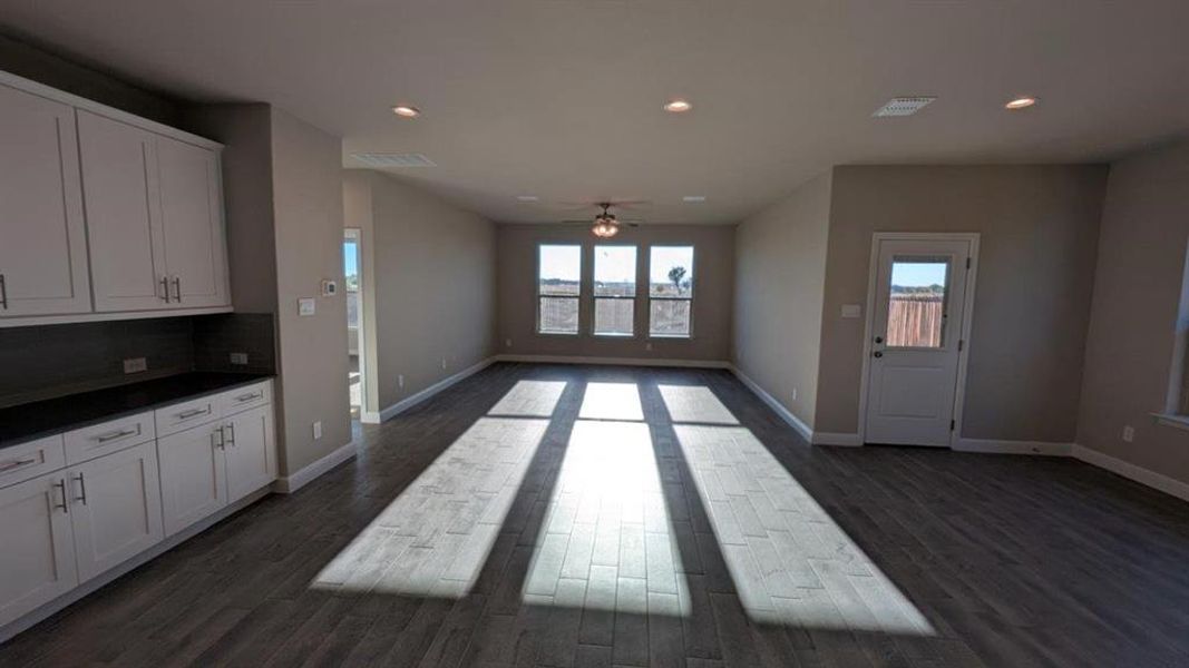 Spacious, unfurnished interior of a new home in Bella Vista, Granbury (Image 16). Spacious, unfurnished interior of a new home in Bella Vista, Granbury (Image 16).