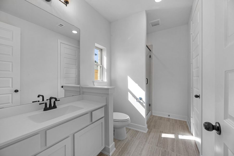Furnished interior view inside a new home in Sienna, Missouri City (Image 10).