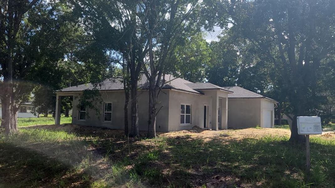 Exterior details and patio area of a home in , Sebring (Image 14).