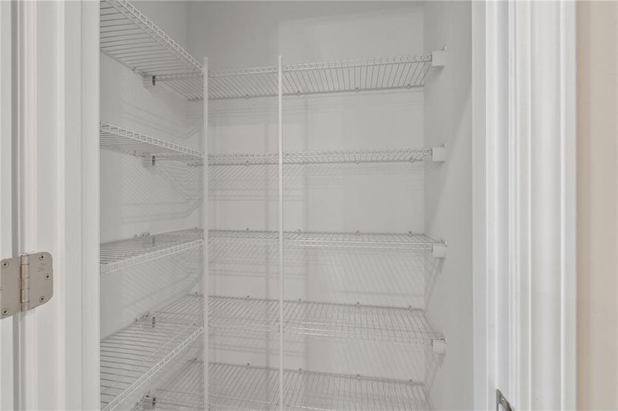 Spacious, unfurnished interior of a new home in Cherokee Township, Acworth (Image 14).