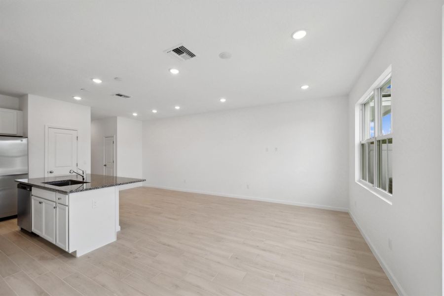 Spacious, unfurnished interior of a new home in , Stuart (Image 18).