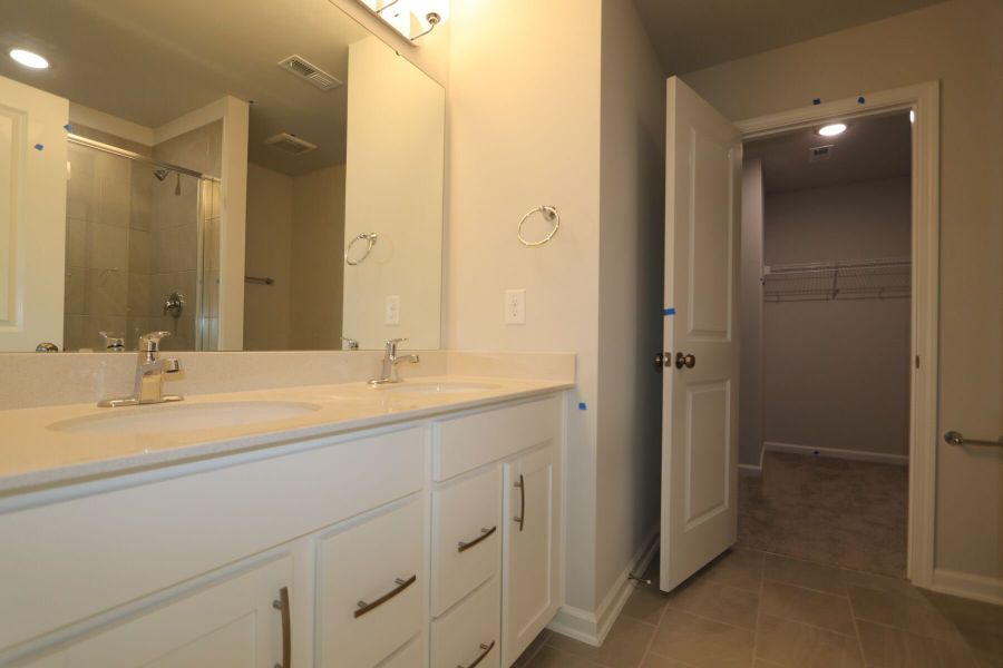 Owner's Bathroom Owner's Bathroom