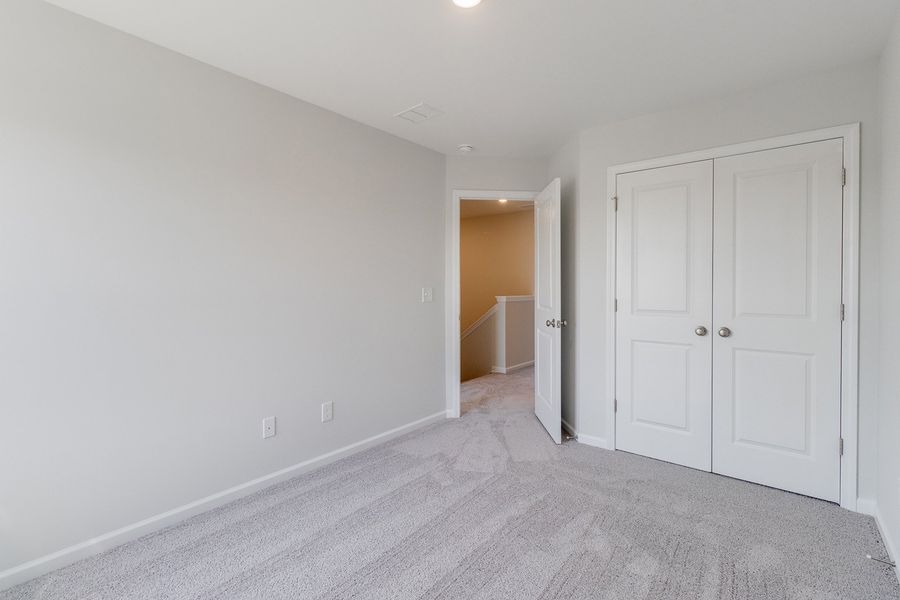 Spacious, unfurnished interior of a new home in Astoria, Columbia (Image 25).