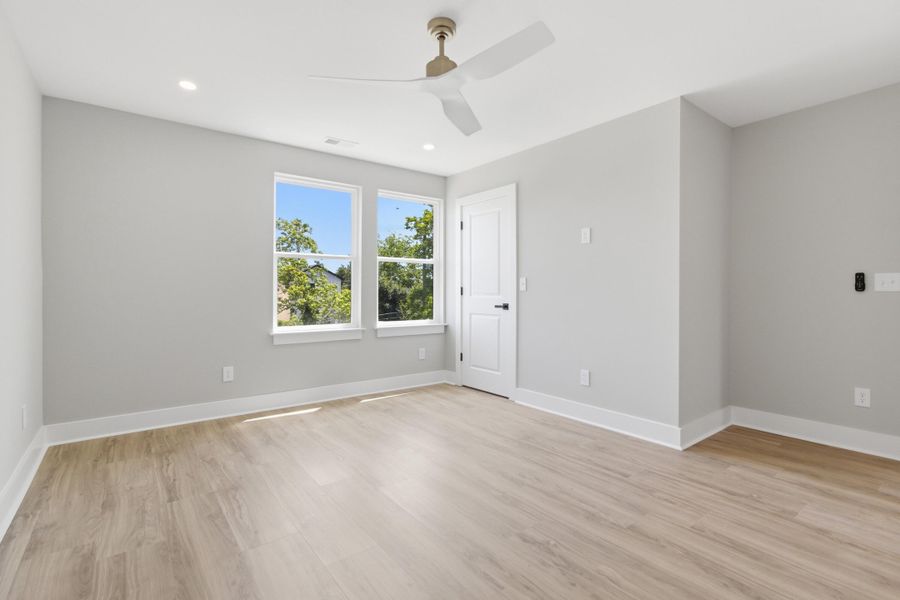 Spacious, unfurnished interior of a new home in , Charleston (Image 22).