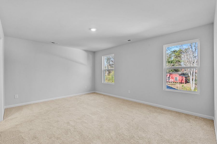 Spacious, unfurnished interior of a new home in Hanes Lake, Winston-Salem (Image 23).