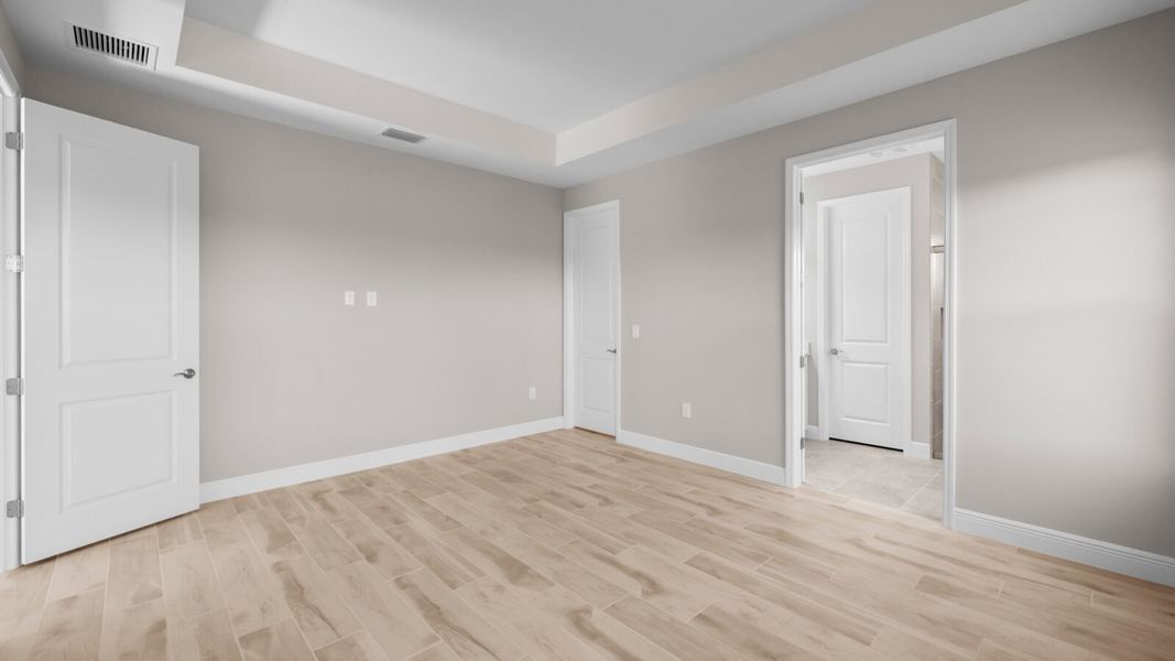Spacious, unfurnished interior of a new home in Verandah, Fort Myers (Image 25).