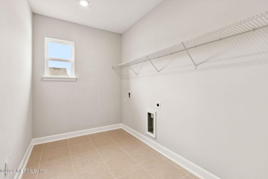 Spacious, unfurnished interior of a new home in Sandy Ridge, Yulee (Image 18).