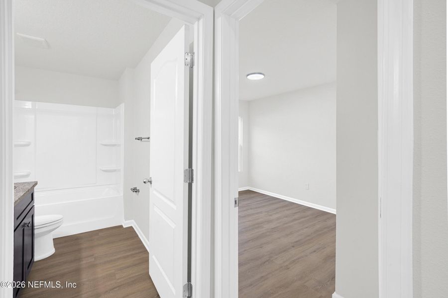 Spacious, unfurnished interior of a new home in , Palatka (Image 34).