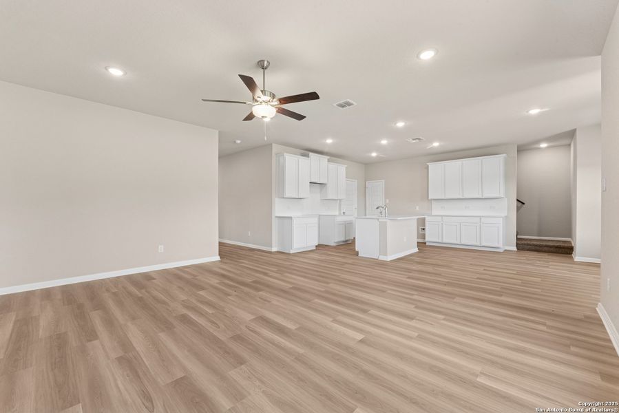 Spacious, unfurnished interior of a new home in Cinco Lakes, San Antonio (Image 8). Spacious, unfurnished interior of a new home in Cinco Lakes, San Antonio (Image 8).