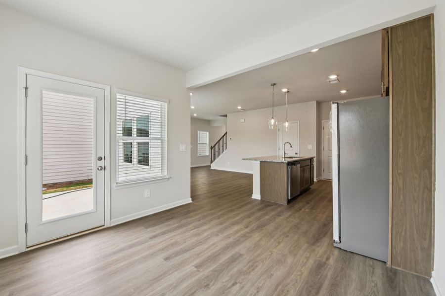 Spacious, unfurnished interior of a new home in Hawthorne Station, College Park (Image 12).