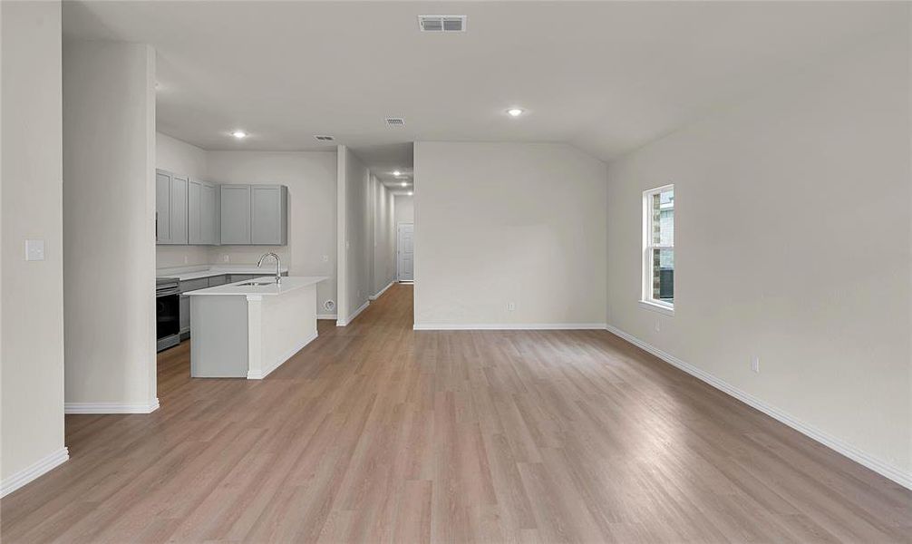 Spacious, unfurnished interior of a new home in , Waco (Image 16).