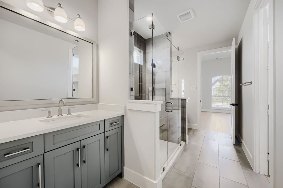 11300 Cider - Primary Bathroom