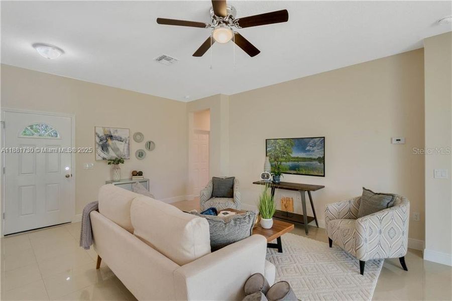 Furnished interior view inside a new home in , Kissimmee (Image 11).