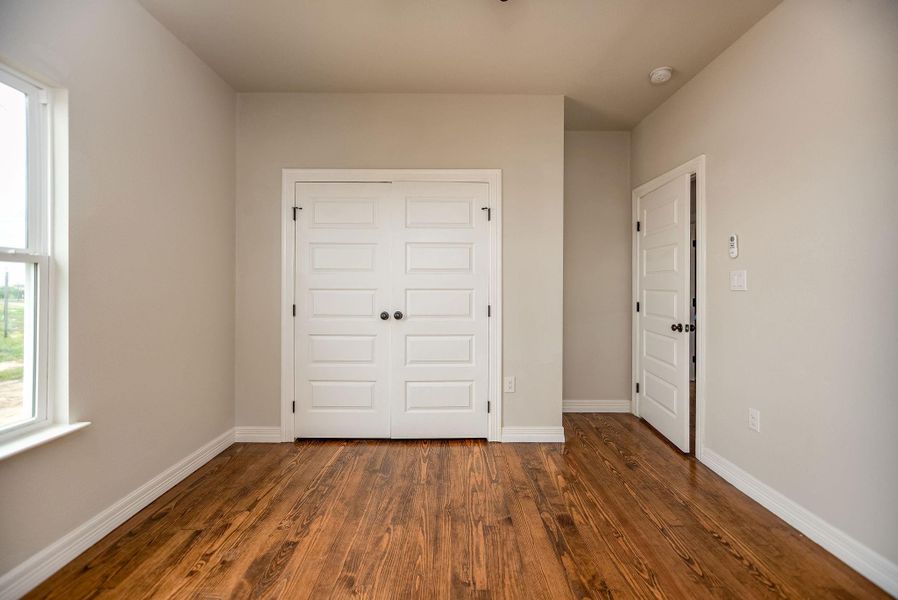 Spacious, unfurnished interior of a new home in , Port Lavaca (Image 27).