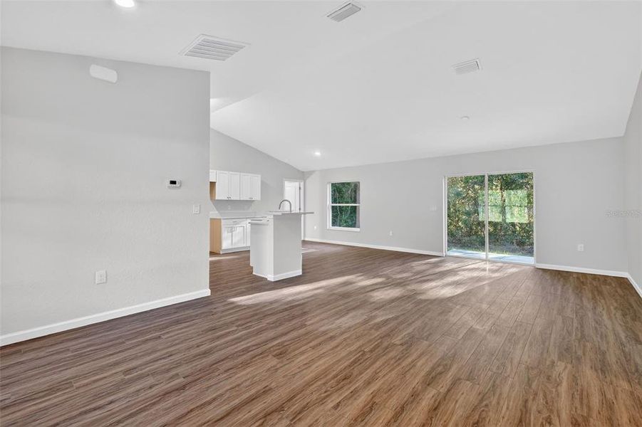 Spacious, unfurnished interior of a new home in , Summerfield (Image 16).