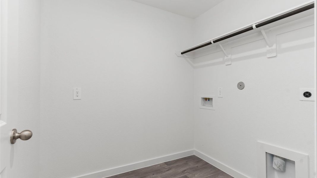 Spacious, unfurnished interior of a new home in Evergreen, Rosenberg (Image 16).