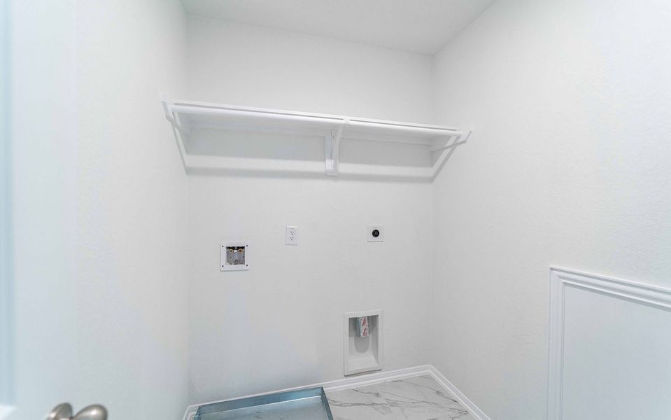 Spacious, unfurnished interior of a new home in Lago Mar, Texas City (Image 16).