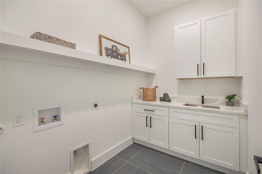 Furnished interior view inside a new home in , Dallas (Image 30).