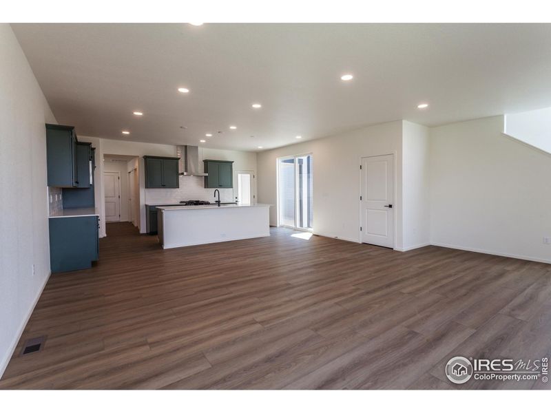 Spacious, unfurnished interior of a new home in Trailside Alley Load - Single Family Homes, Timnath (Image 25).