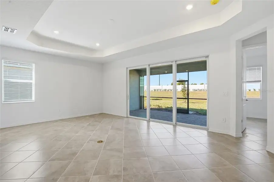 Spacious, unfurnished interior of a new home in Wellen Park Golf & Country Club, Venice (Image 15).