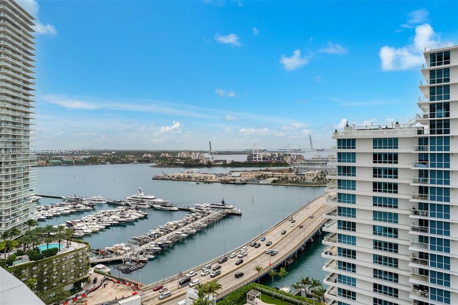 Condo located in Miami Beach, FL showcasing its design and architecture (Image 27).