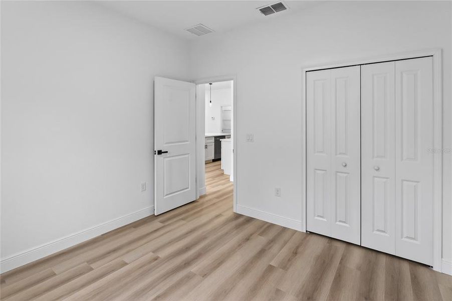 Spacious, unfurnished interior of a new home in , Ocala (Image 17).
