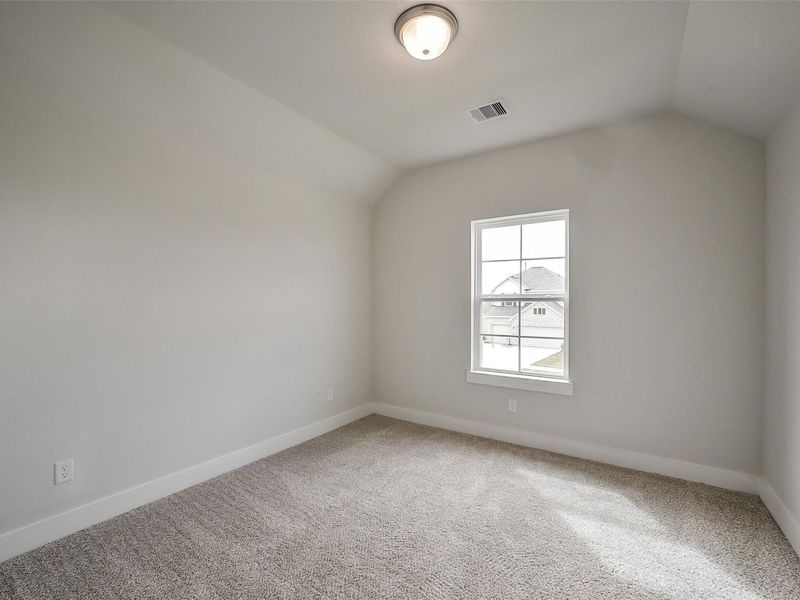 Spacious, unfurnished interior of a new home in Sierra Vista, Rosharon (Image 39).