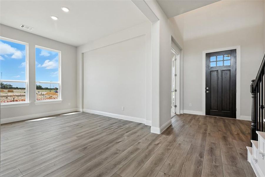 Spacious, unfurnished interior of a new home in Ridge Crossing, Waxahachie (Image 35).