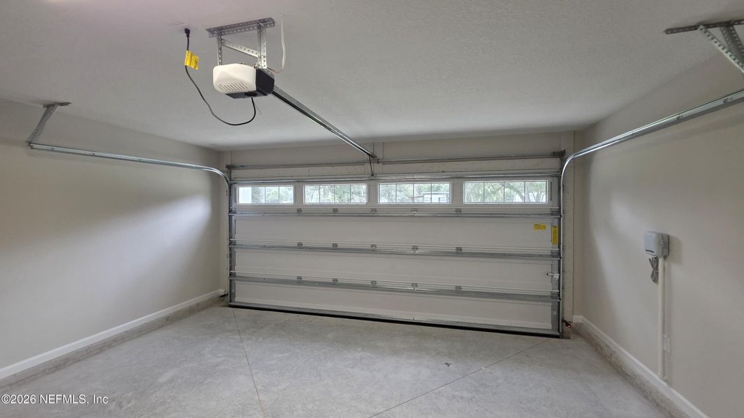 Spacious, unfurnished interior of a new home in , Jacksonville (Image 18).