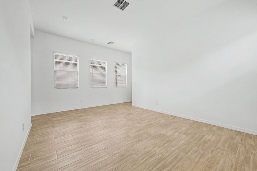 Spacious, unfurnished interior of a new home in Empire Pointe, Queen Creek (Image 17).