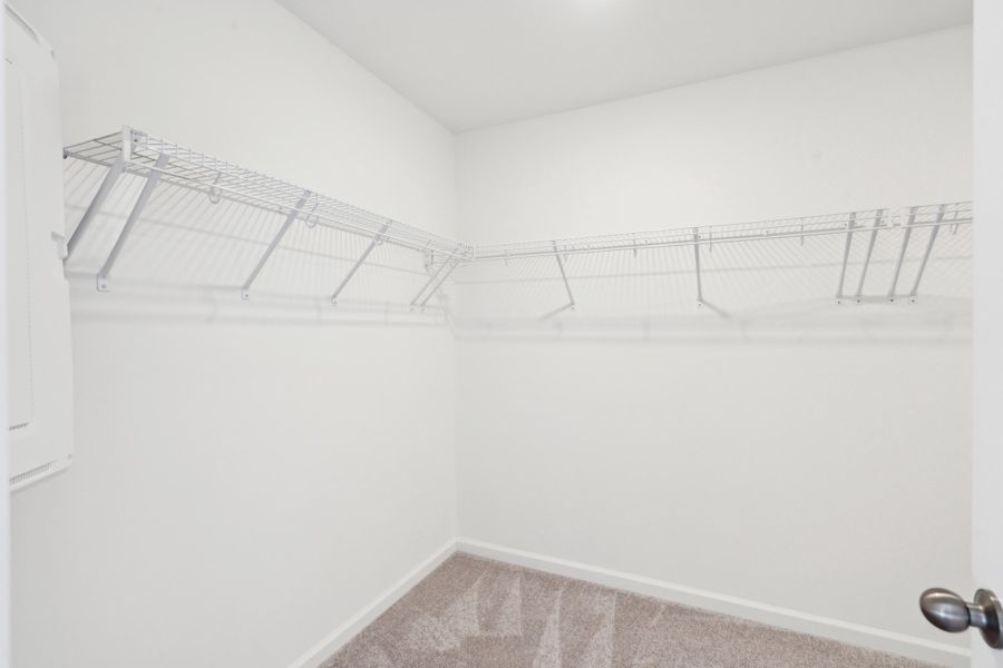 Spacious, unfurnished interior of a new home in Lindera Preserve at Cane Bay Plantation, Summerville (Image 18).