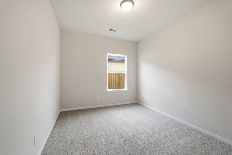 Spacious, unfurnished interior of a new home in Ashland, Texas City (Image 19).