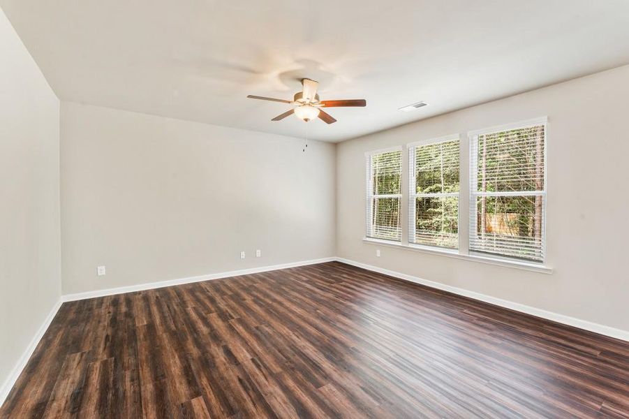 Spacious, unfurnished interior of a new home in Red Bird Manor, Jefferson (Image 10).