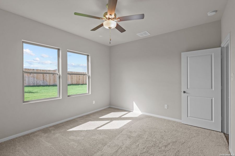Spacious, unfurnished interior of a new home in Garden Grove, San Antonio (Image 17).