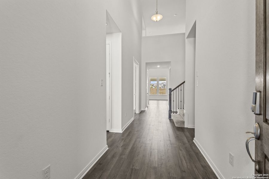 Spacious, unfurnished interior of a new home in Homestead, Schertz (Image 26).