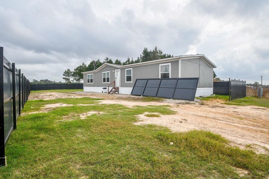 Exterior details and patio area of a home in , Dayton (Image 17).