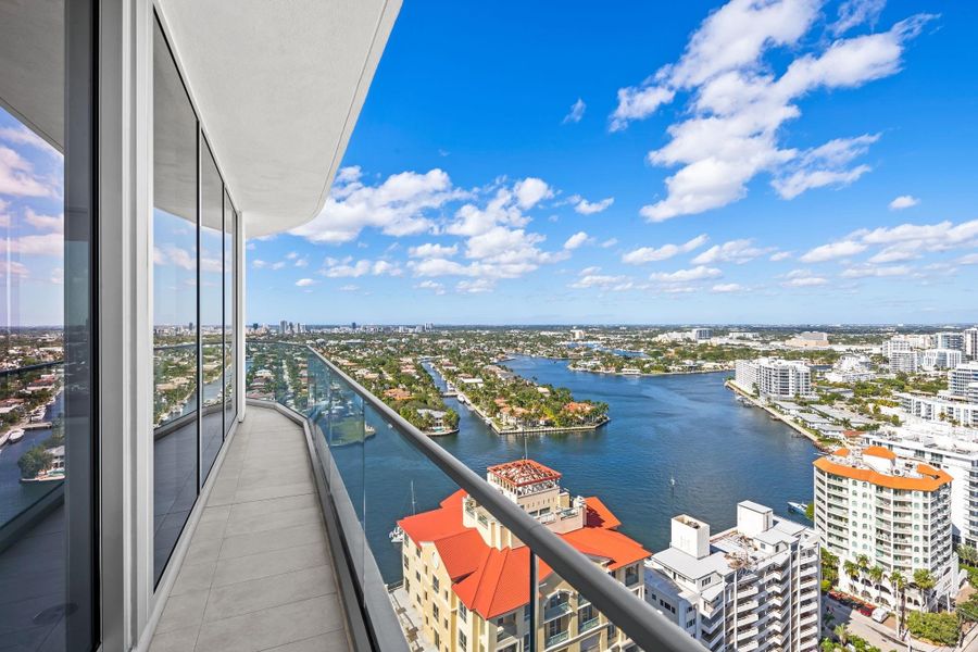 Wrapped around Balcony with Unobstructed views Wrapped around Balcony with Unobstructed views