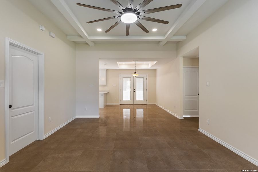 Spacious, unfurnished interior of a new home in , Eagle Pass (Image 14).
