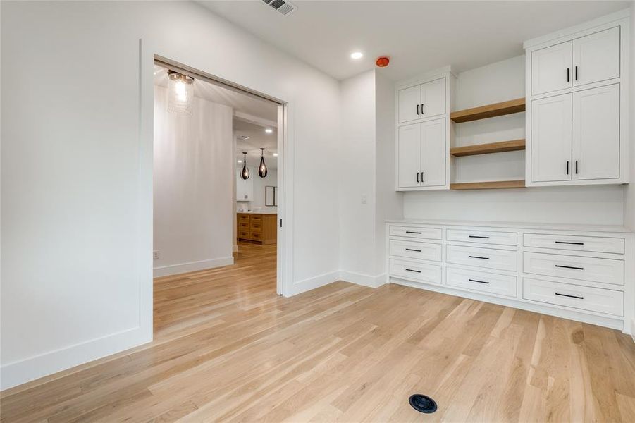 Spacious, unfurnished interior of a new home in , Dallas (Image 18).