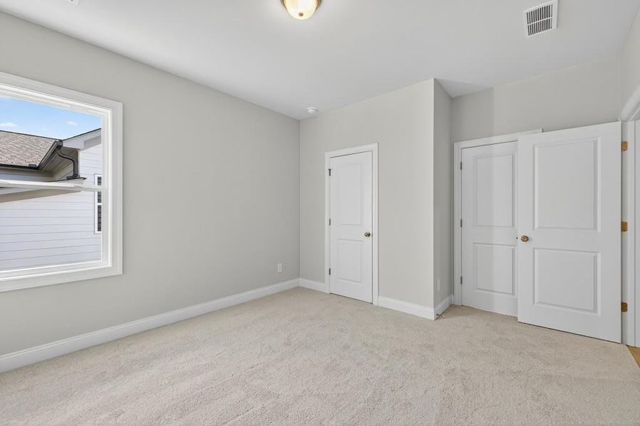 Spacious, unfurnished interior of a new home in Hemingway, Flowery Branch (Image 34).