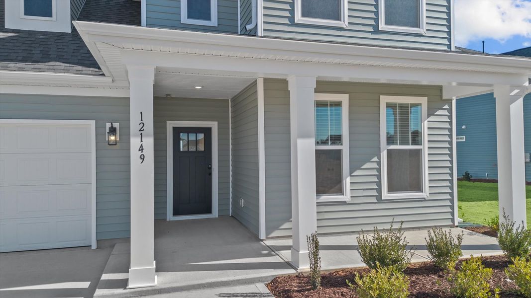Exterior details and patio area of a home in Walnut Ridge, Inman (Image 3).