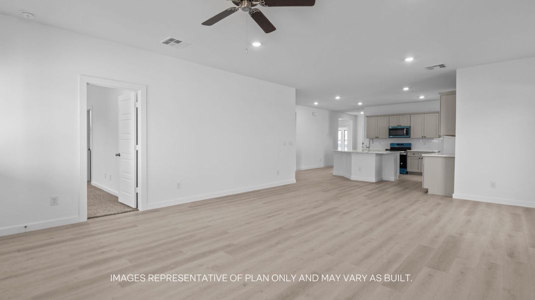 Spacious, unfurnished interior of a new home in Allen Farms, Lubbock (Image 18).