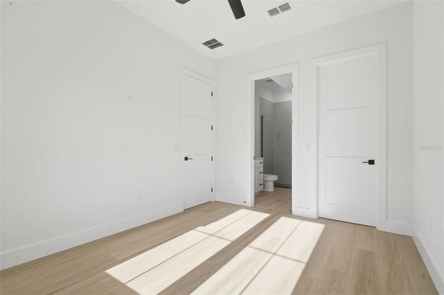 Spacious, unfurnished interior of a new home in , Orlando (Image 27).