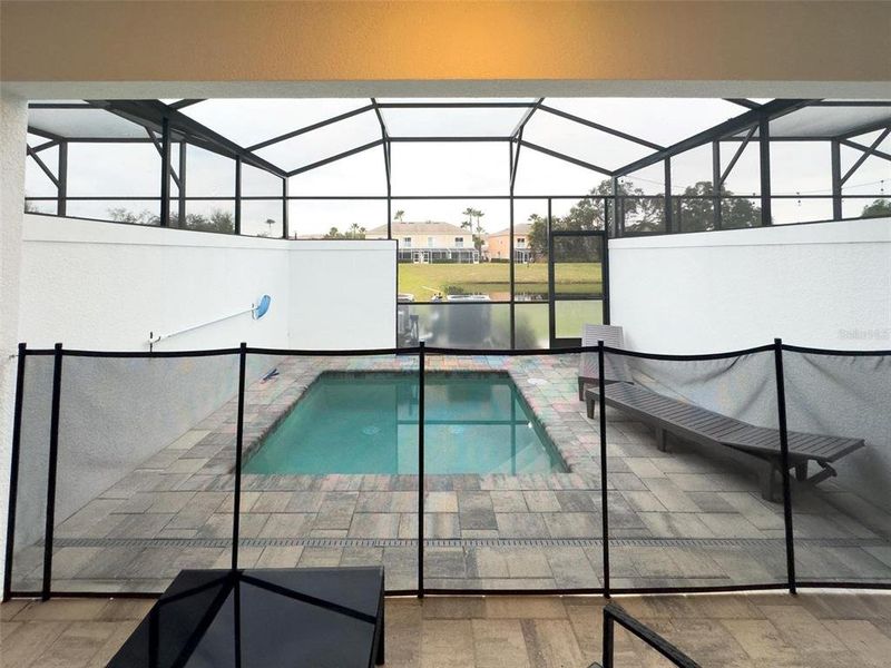 Exterior details and patio area of a home in , Clermont (Image 3).