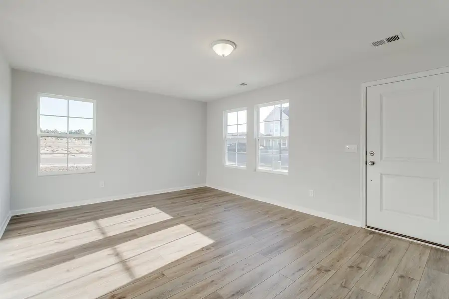 Spacious, unfurnished interior of a new home in Astoria, Columbia (Image 16).