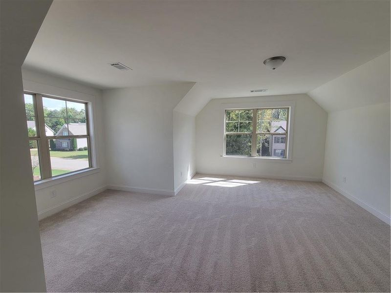 Spacious, unfurnished interior of a new home in , Jefferson (Image 15).