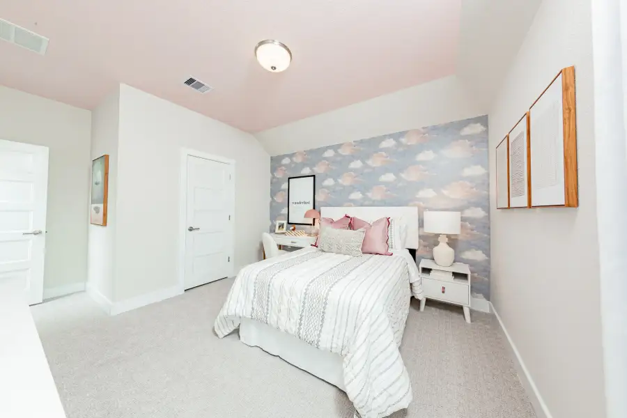 Furnished interior view inside a new home in Ellwood, Iowa Colony (Image 26).