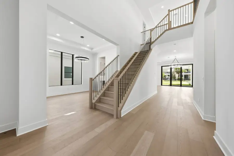 Spacious, unfurnished interior of a new home in Artistry Palm Beach, Palm Beach Gardens (Image 23).